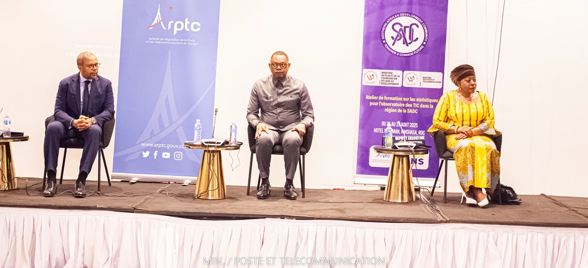 Le ministre Me José Mpanda Kabangu prononçant son discours d'ouverture lors de l'atelier régional de la SADC sur les statistiques des TIC à Kinshasa.